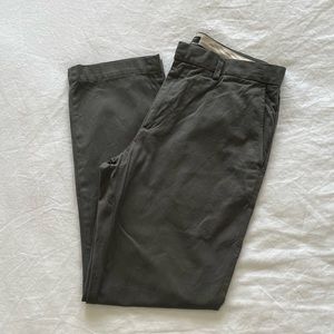 Banana Republic Aidan Chino (33x30) - Like New